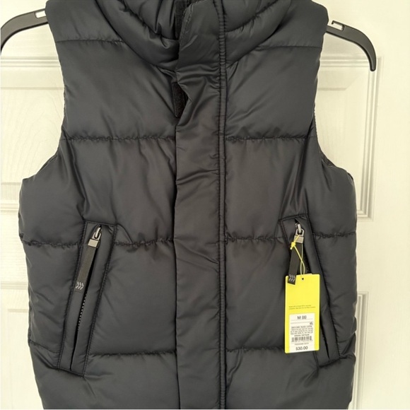 NWT All In Motion Black Puffer Vest size XS. Oversized to med - Picture 2 of 8